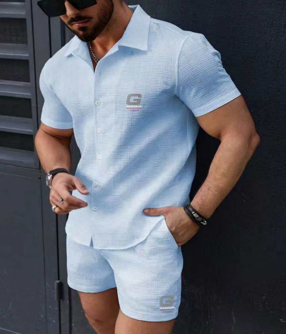 2025 Camicia casual da uomo in due pezzi, nuova moda estiva pantaloncini con risvolto manica corta tuta da spiaggia sportiva allentata all'aria aperta