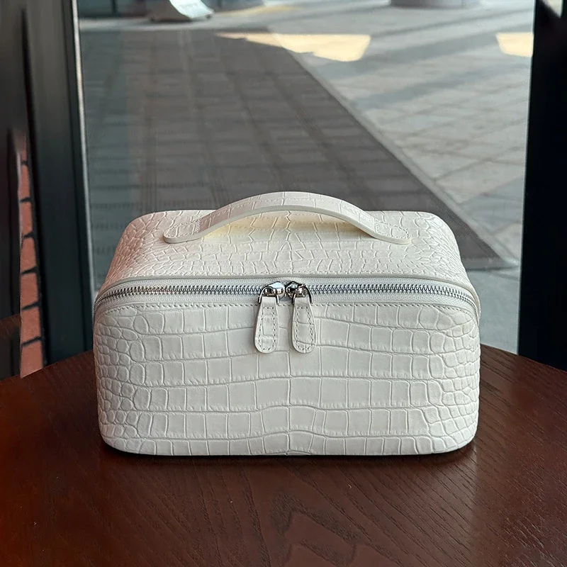 26New White Crocodile Pattern Makeup Bag Portable Travel Large Capacity Makeup Storage Bag