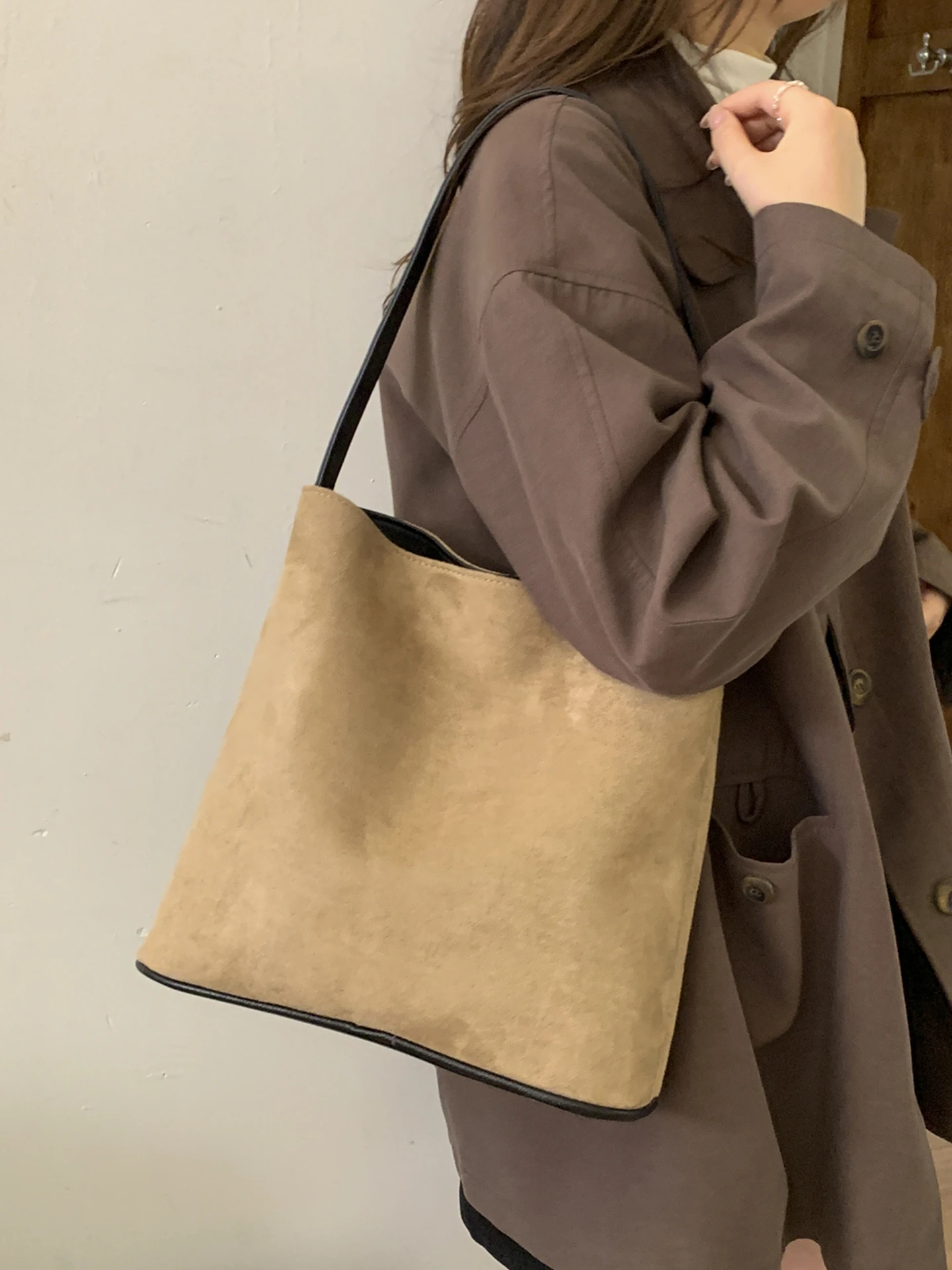 

Autumn Winter Vintage Women's Bag Large Capacity Faux Suede One Shoulder Bags Solid Color Casual Commuter Bucket Handbags