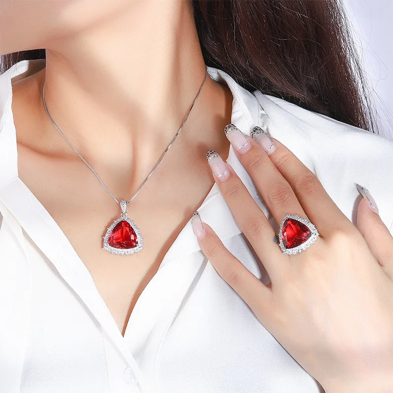 New High-end Jewelry Luxury Inlaid Red Triangle Luxury Inlaid Ring Pendant Set Main Stone 17*17
