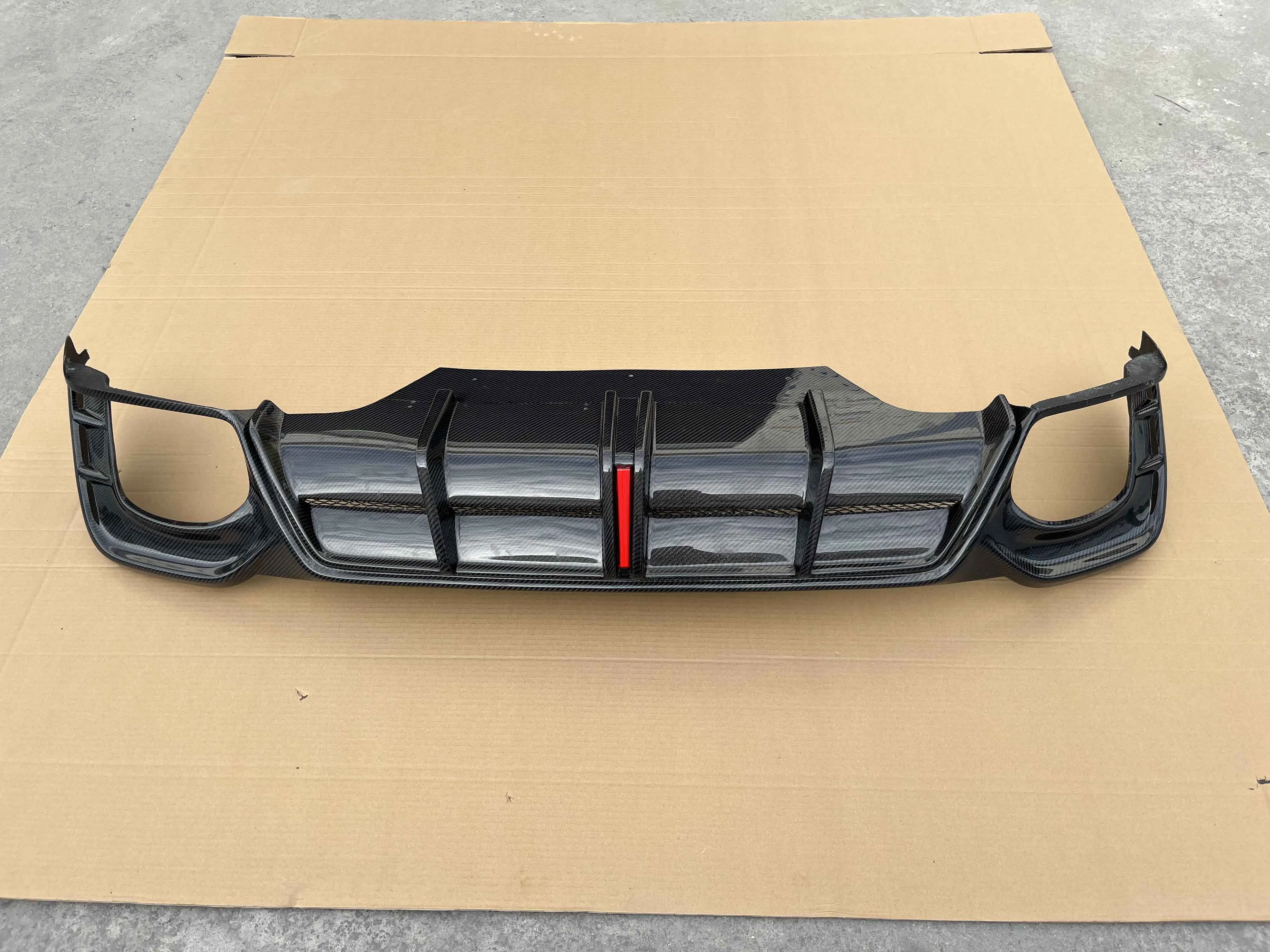 

High-quality carbon fiber rear bumper lip perfect accessory for RS5 B9.5 rear diffuser