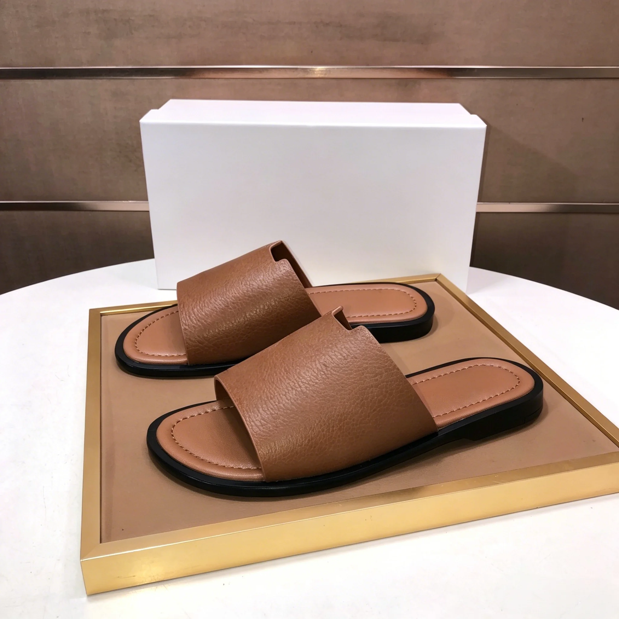 

Luxury Brand Men's Slides Casual Sandals Indoor Stylish Sandals Outdoor Sandals Summer Premium Hiking Shoes Cowhide Material