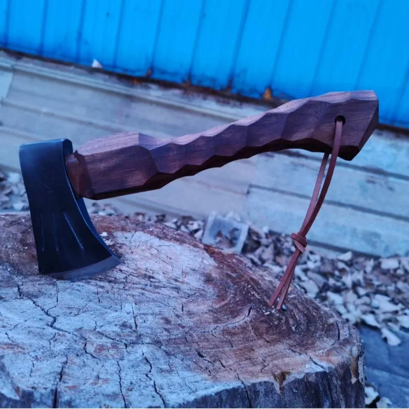 Outdoor-Axt, Stahl-Handaxt für Brennholz, multifunktionaler Beil, Campingzubehör, schwarzer Walnuss-Griff, professionelle taktische Axt