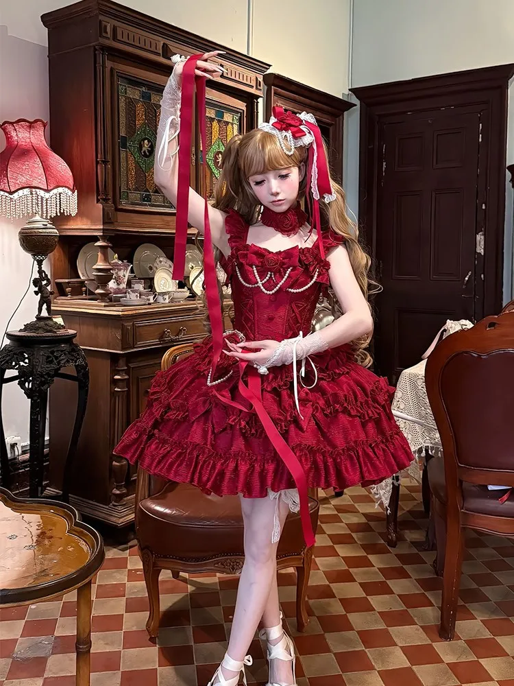 

A sweet and cute red ballet-style rose dress with long tail