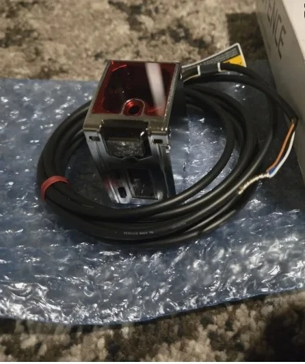 Brand New LR-TB5000 Photoelectric Switch Cable Displacement Rangefinder Fast Delivery