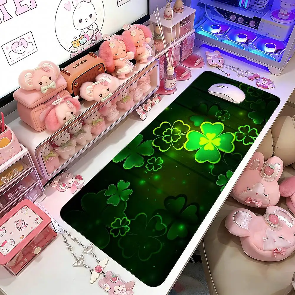 Vierblättriges Kleeblatt Mauspad Gaming-Schreibtischunterlage Sakura Mousepad Anime Büro-Teppich Gamer-Tastatur Computertische