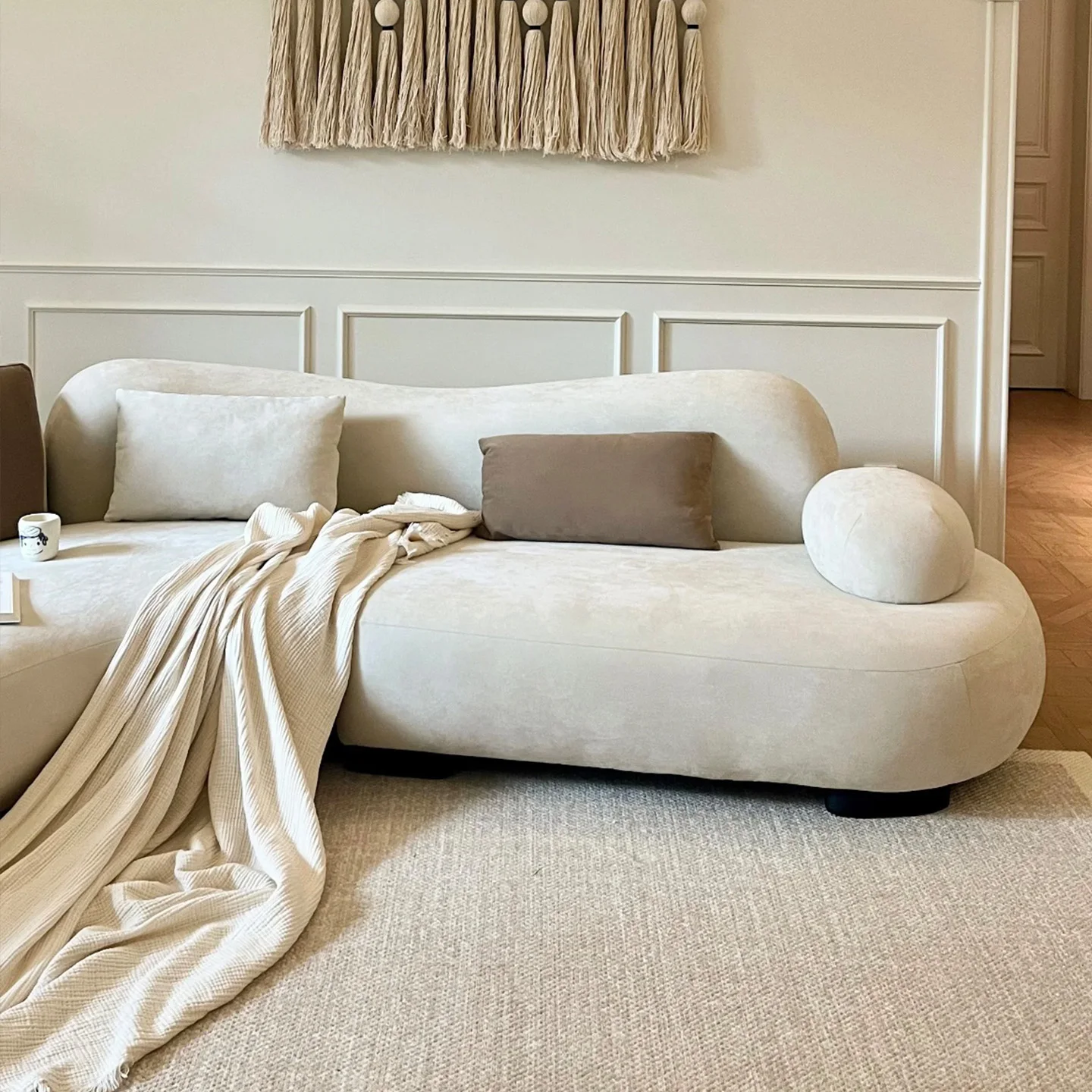 

Cream style, light luxury and high-end sea salt sofa, curved sofa, living room 2025 new fabric size apartment, Italian style