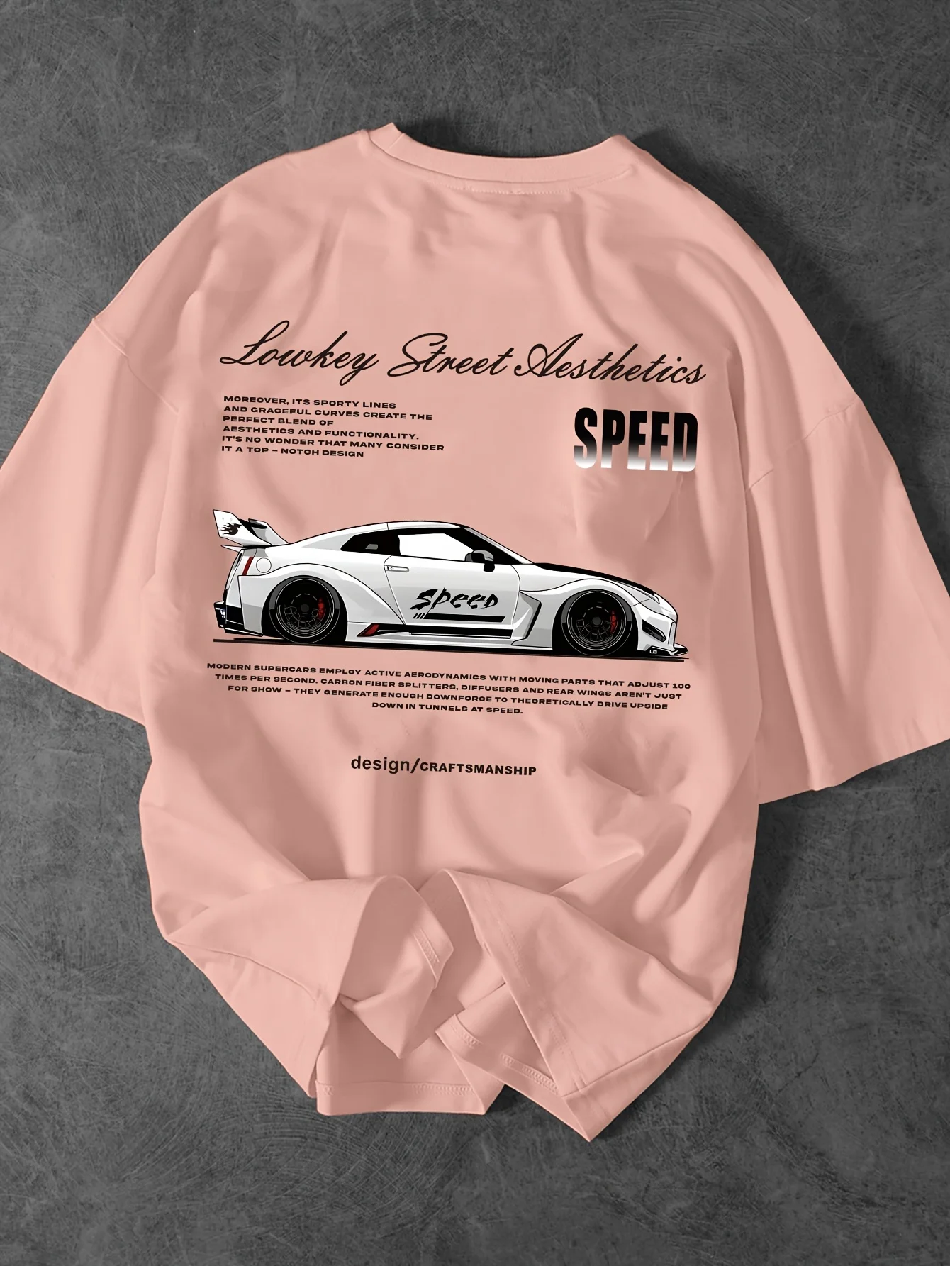 �Speed“ Lowrider-Sportwagen-Print auf hochwertigem, weichem Herren-T-Shirt aus 100 % Baumwolle, perfekt für Sommer-Events der Autokultur – Detail 4