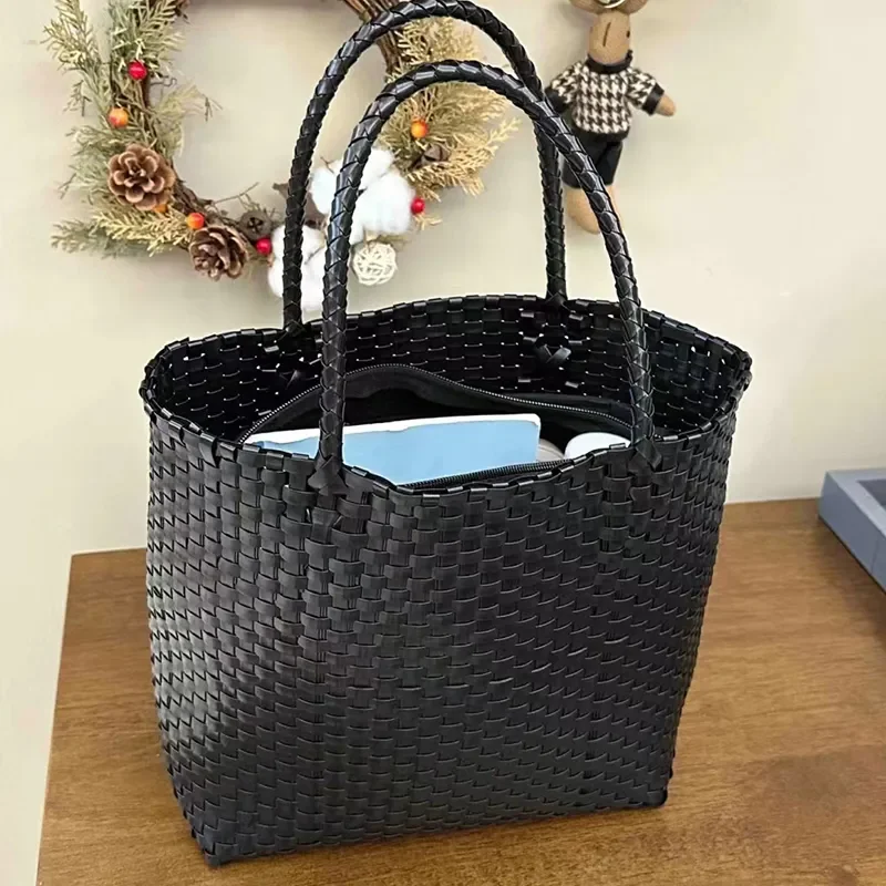 2025 NEW High Sense Seaside Travel Basket Bag Pvc Straw Woven Summer Bag Popular Designer Simplicity Commuter Bag for Women