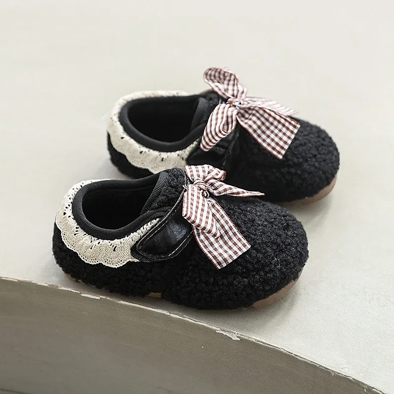 

2025 Children's Plush Shoes Winter New Girls Flat Shoes Outdoor Princess Sweet Bowknot Warm Furry Kids Cotton Shoes Hook Loop