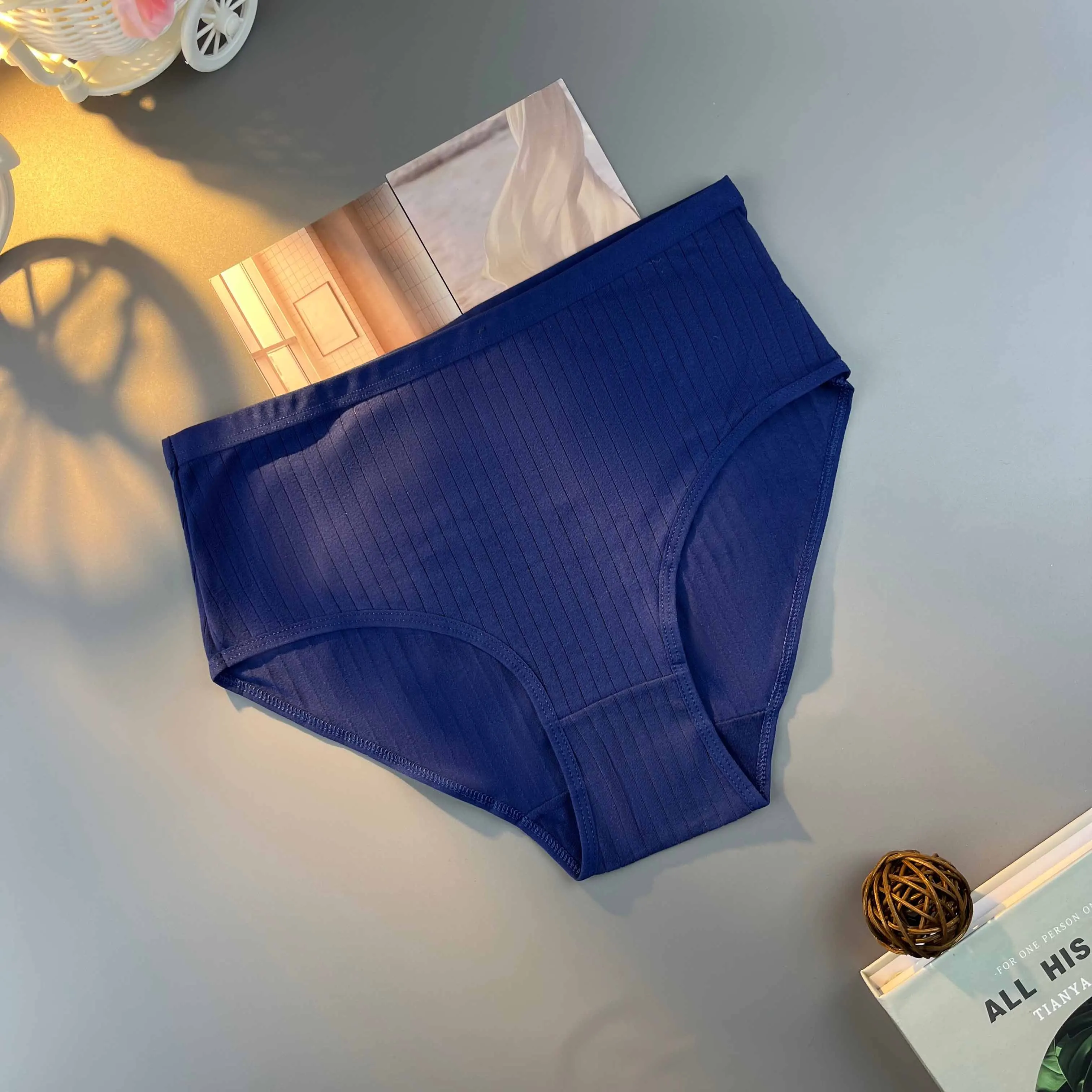 10 Buah [Pakaian Dalam Wanita] Celana Dalam Hadiah Natal Halloween Pakaian Dalam Wanita Warna Solid Lucu Lingerie Mid-Rise Celana Nyaman