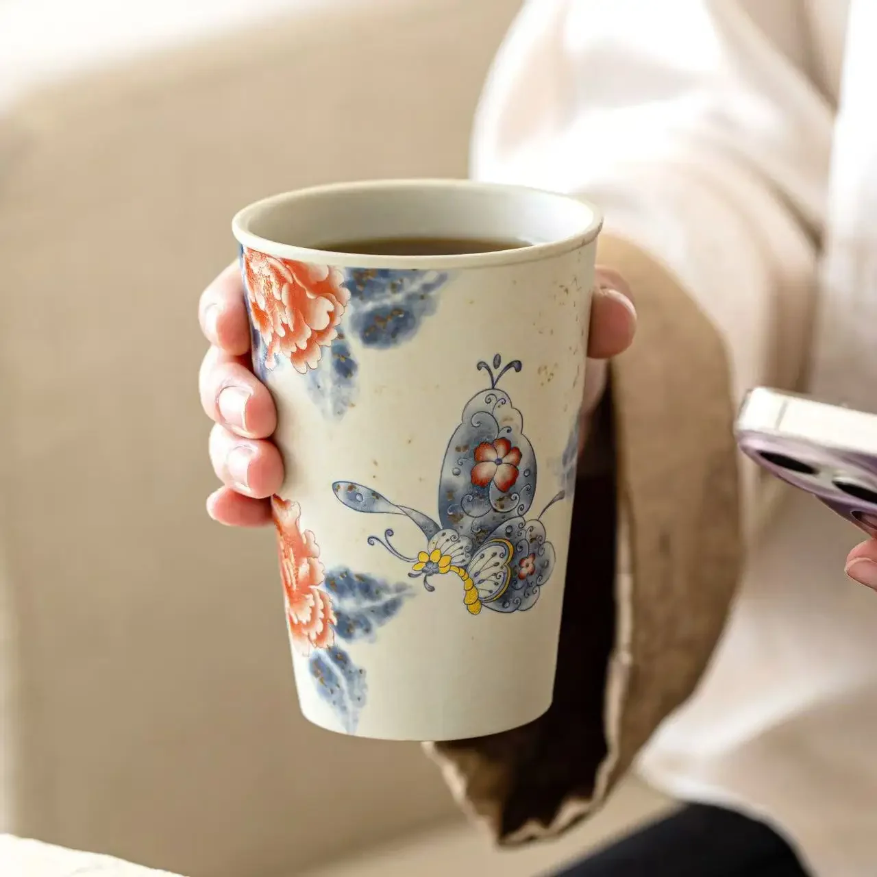 1PC 320ML Caramel Glaze Butterfly Dance Peony Coke Cup Office Household Drinking Cup Ceramic Large Capacity Tea Tasting Cup Gift