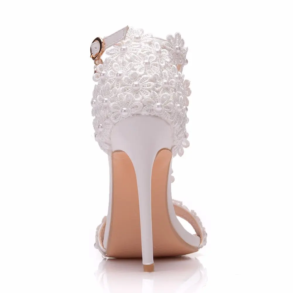 Queen Sandali con cinturino alla caviglia da donna Fiori di pizzo bianco Nappa di perle Super tacco Tacchi alti fini Scarpe da sposa da sposa sottili