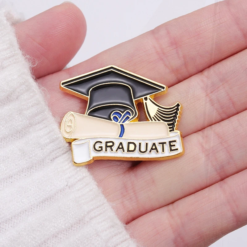 Lapel Badges Best Wishes Jewelry Gift for Kids Friends Graduation Enamel Brooch Custom Students Bachelor Cap Pines