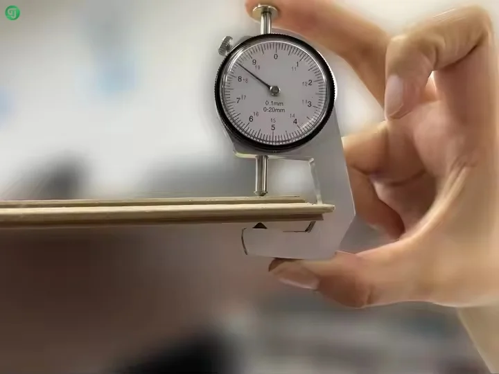 التكنولوجيا الألمانية Aquaclick 8 مللي متر عالي اللمعان مقاوم للماء HDF AC4 أرضيات خشبية مغلفة صديقة للبيئة صينية حديثة لاستخدام الحمام