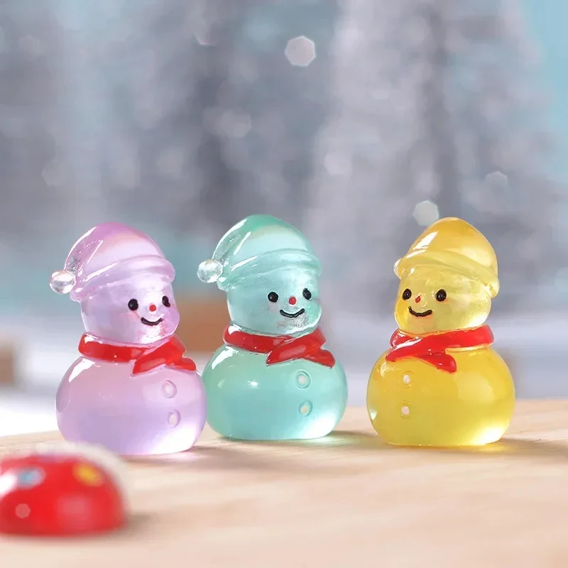 10-30PCS Mini Luminous Resin Christmas Snowman Ornament Glow in The Dark Miniature Figure Tiny Snowman DIY Dollhouse Decoration