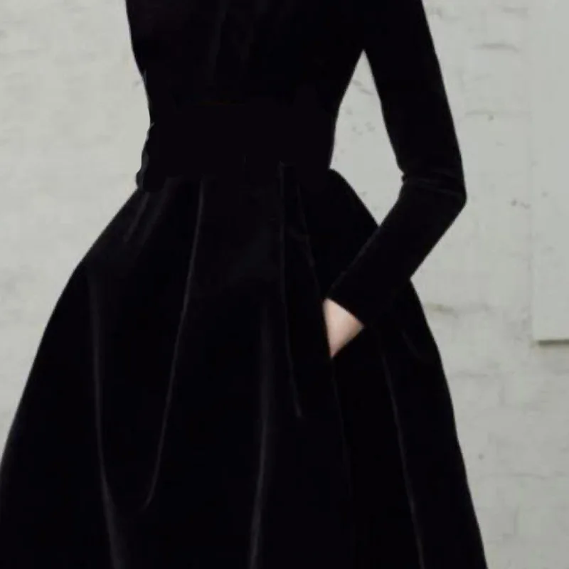 Autumn New Black Velvet Dress for Women Retro Stylish Waist Closing and Slim Hepburn Style Annual Meeting Dresses