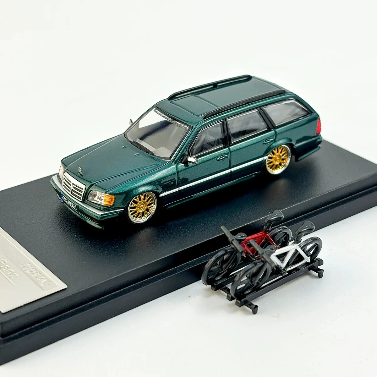 Mortal 1:64 BENS E300 S124 station wagon alloy car model