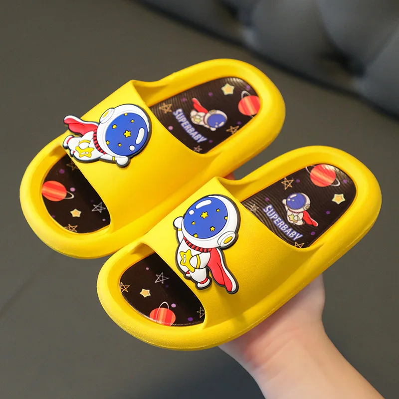 Astronaut children\'s slippers summer boys and girls cartoon non-slip soft bottom 3-11 years old indoor home baby slippers.