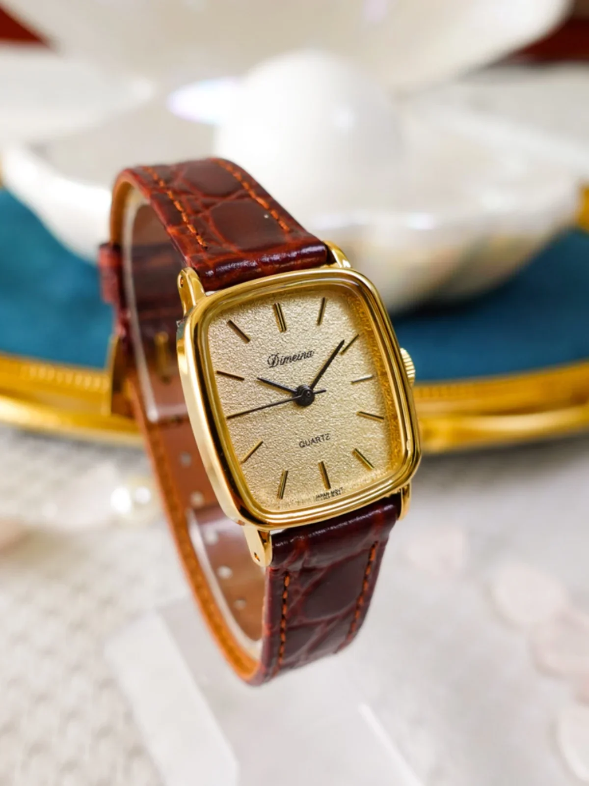 Ladies Watch Women's Light Luxury Niche Retro Fashion Steel Belt Premium Waterproof Quartz Small Square Watch Gold Watch