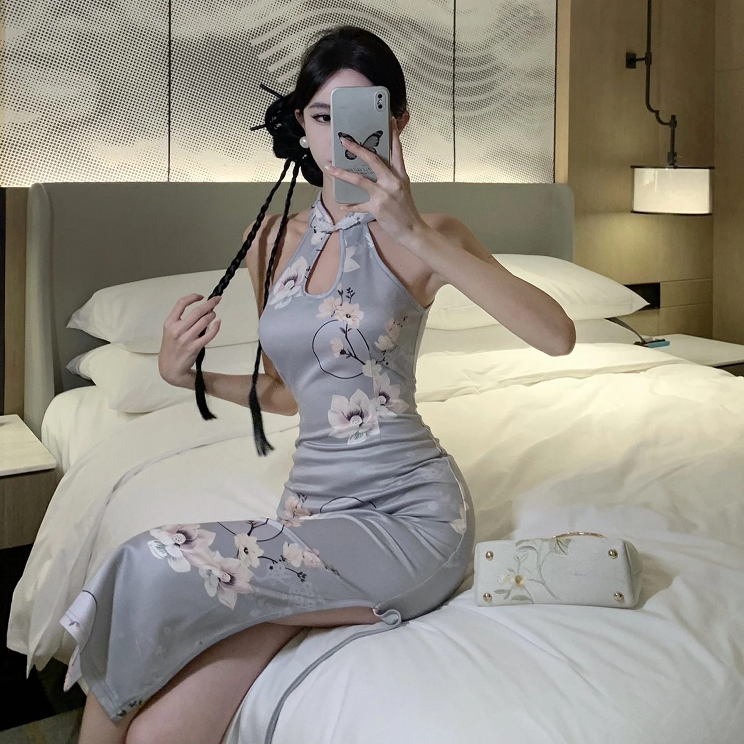 Qipao Seksi Berlubang Setengah Panjang Motif Bunga Retro Ramping Tampil Muda Versi Terbaru untuk Musim Gugur