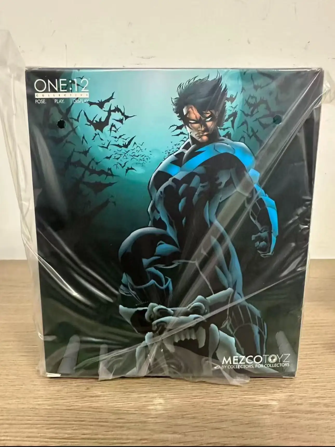 

MEZCO Ant ONE:12 Batman Animation Nightwing Nightwing Action Figure
