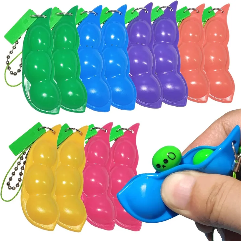 Zestaw 6 zabawek antystresowych typu fidget, ściskane fasolki sojowe, zabawne zawieszki, ekstrudowane edamame, koraliki do kluczy i telefonów komórkowych.