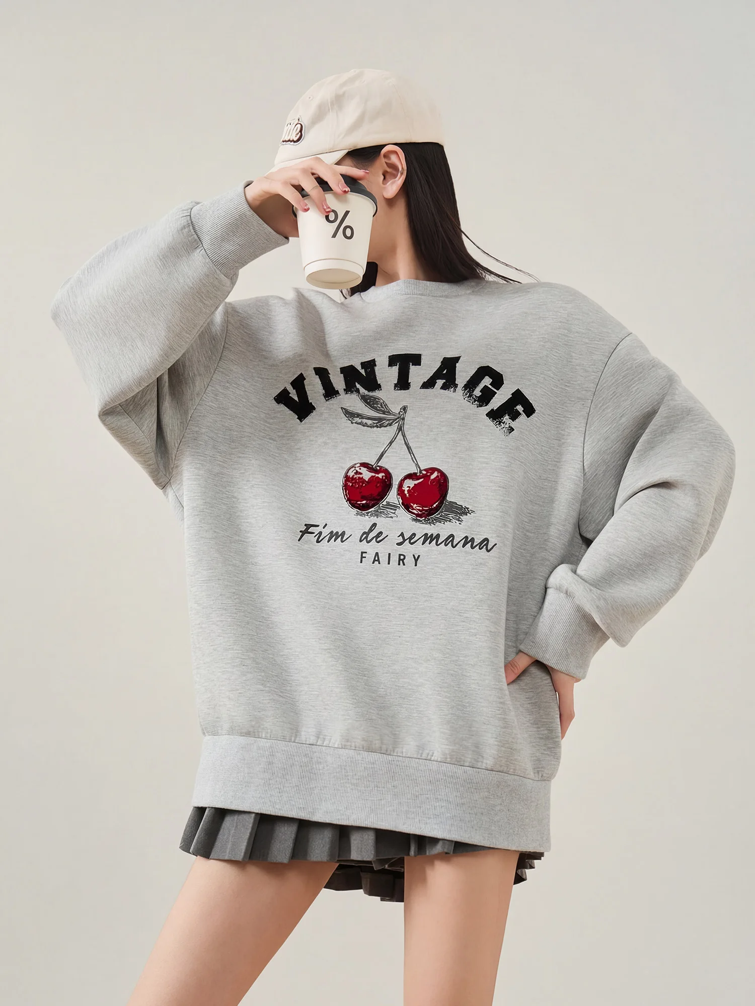 

Женская толстовка с эффектом похудения и вишнёвым принтом, из ткани Air Layer, с длинными рукавами, весна 2026, в корейском стиле, свободного кроя, универсальная, модная.