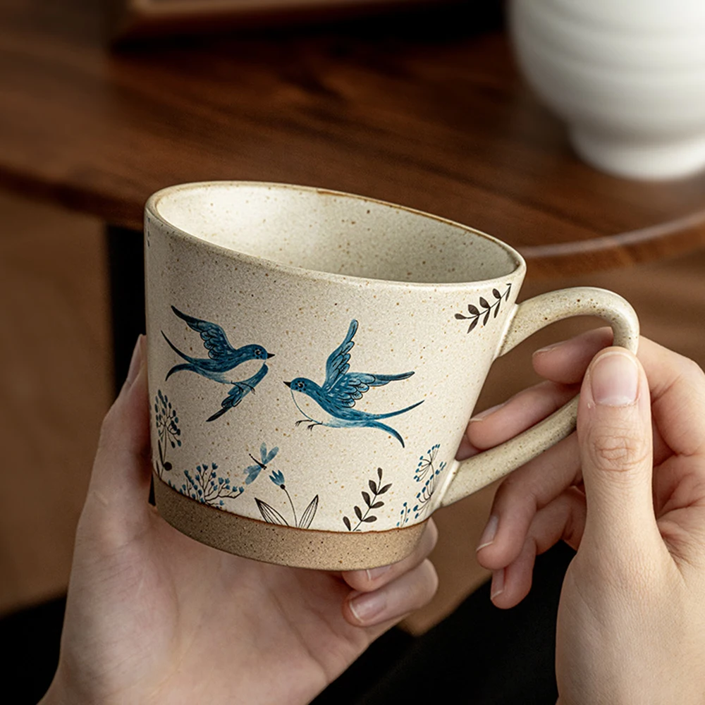 

Керамическая кружка с птицами и цветочным принтом, винтажная керамическая посуда с цветными блоками, чашка с синим узором, классический дизайн, кружки в нишевом стиле, посуда для напитков для дома и офиса
