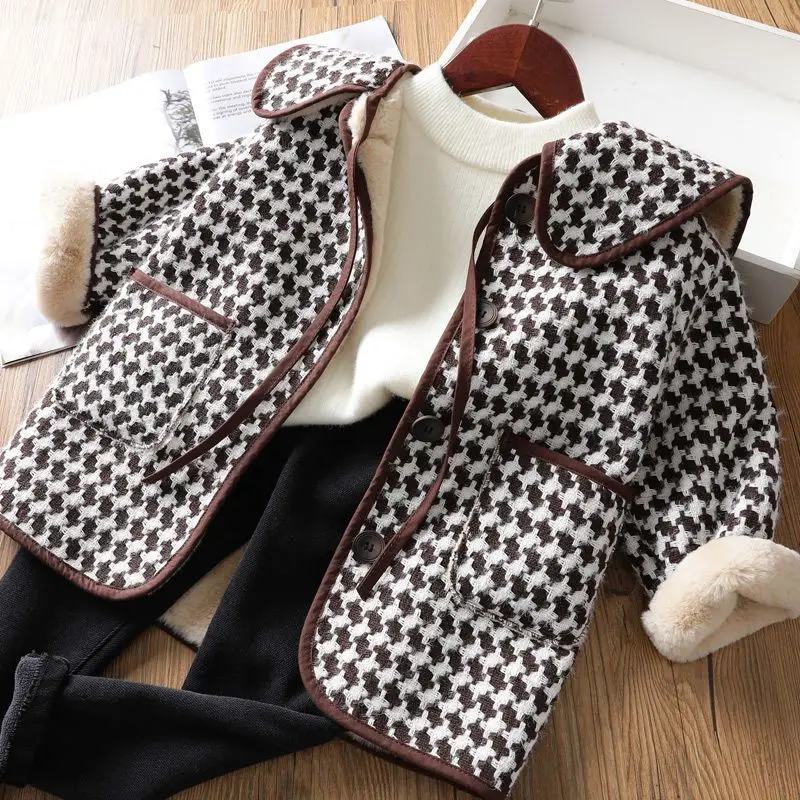 Girls' stylish and flannel plaid coat, children's coat, new autumn and winter baby's small fragrance style, thickened