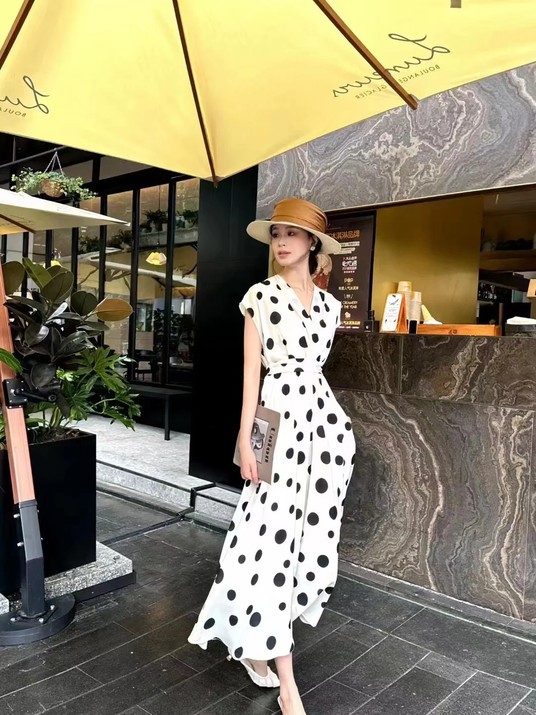 

2024 Summer New Women's Wear Elegant and elegant V-neck waistband polka dot printed dress 0516