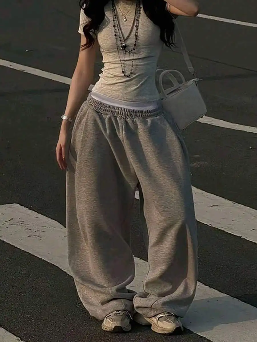 

Женские свободные спортивные брюки с эластичным поясом в сером цвете