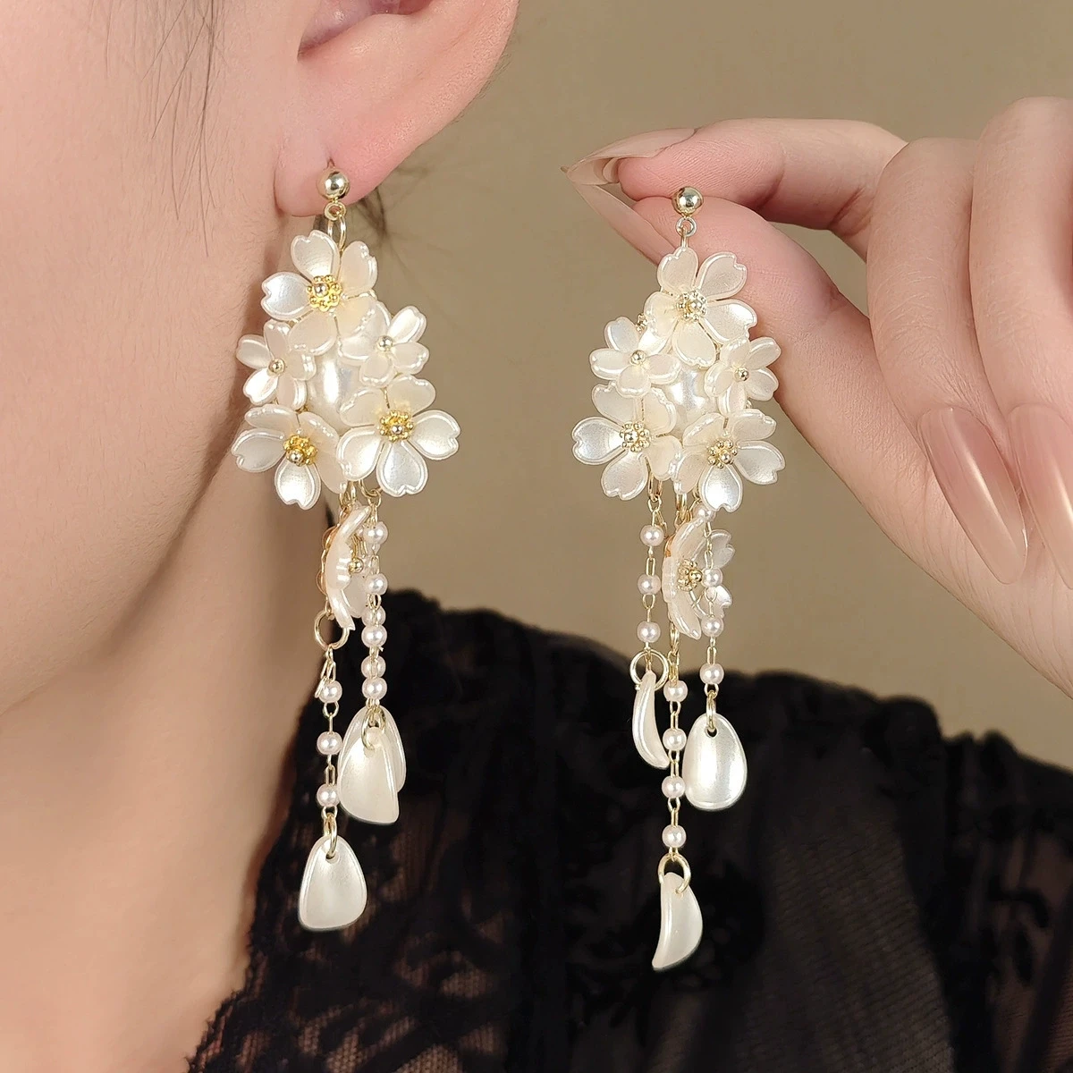 Super fairy flower tassel earrings, light luxury, high-end earrings, temperament, wholesale of ear accessories