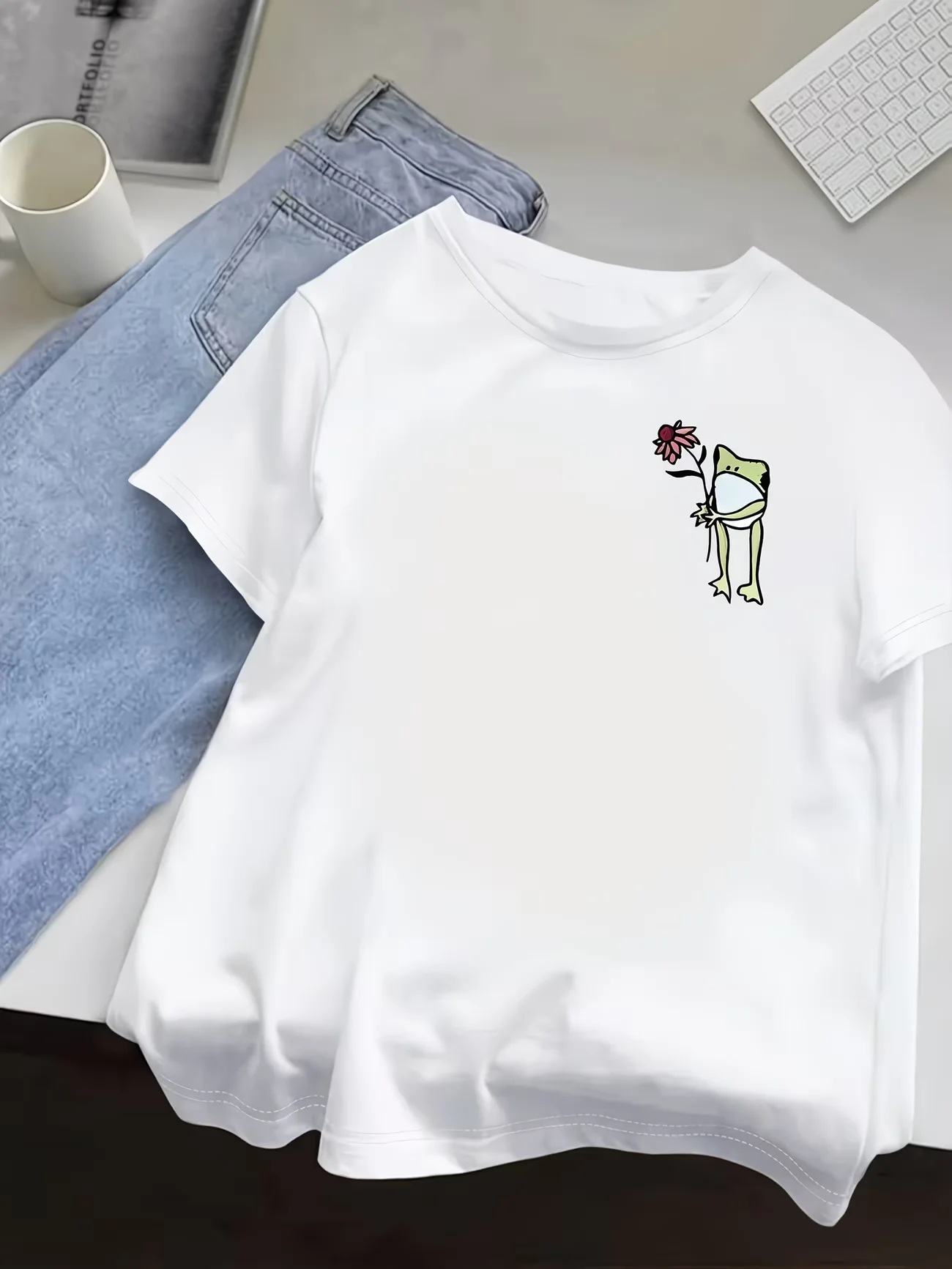 Kawaii Frog Holding Flower Graphic T-Shirt Women Cute Animal Tee Japanese Style Harajuku Summer Short Sleeve O-Neck Lady Top