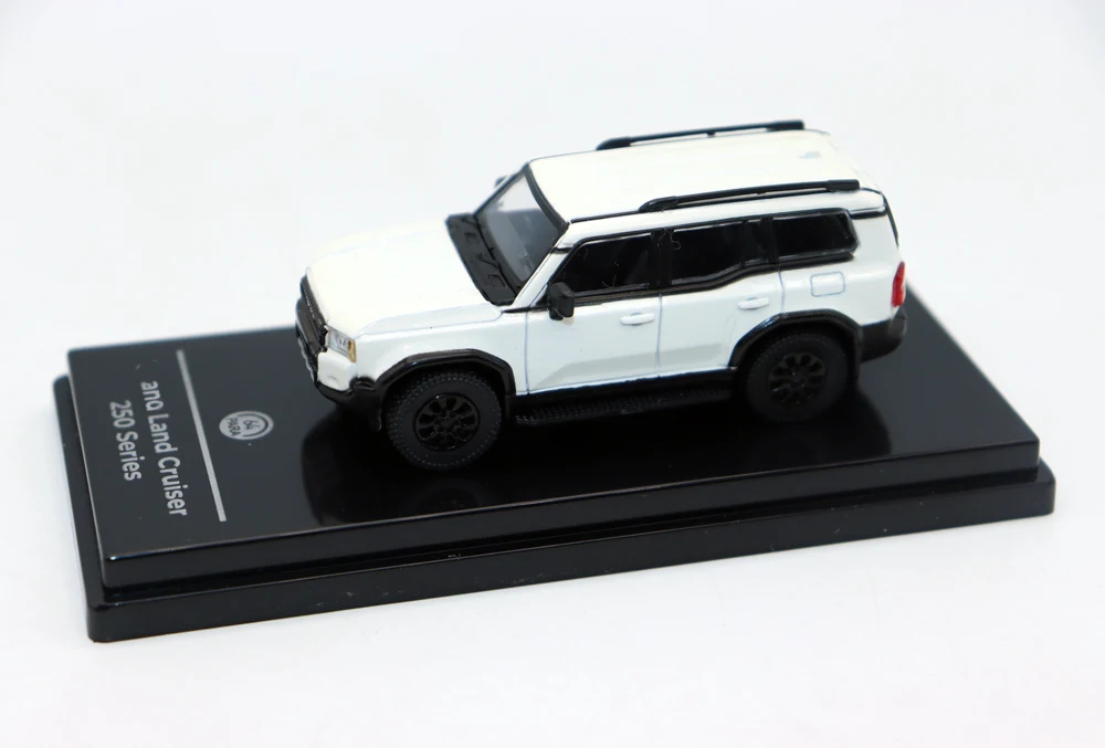 New Para64 1:64 Land Cruiser 250 Series 2024 Prado Diecast Simulation Alloy Toy Car Model for Collection Gift