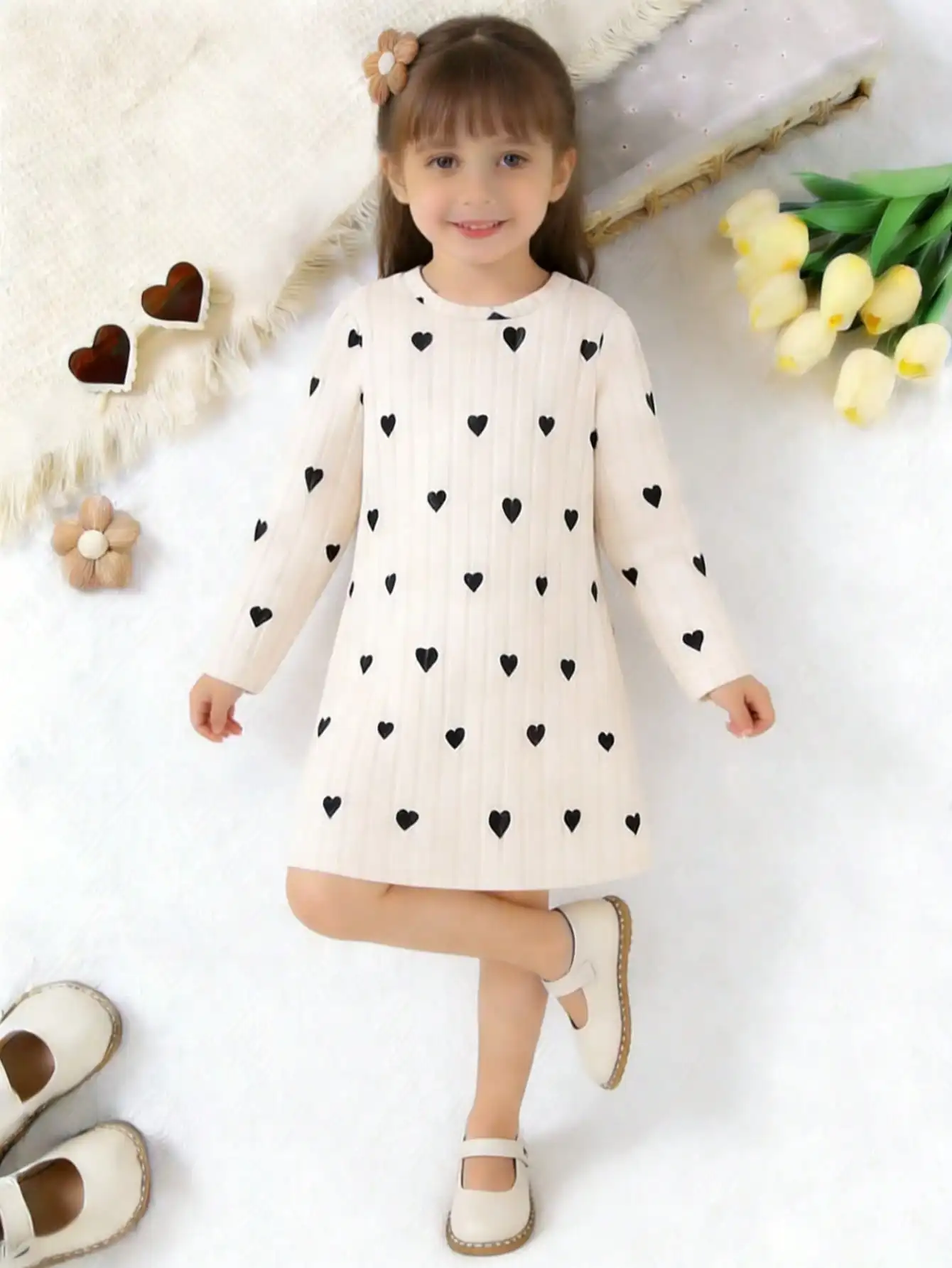 Lässiges Kleid mit Rundhalsausschnitt, langen Ärmeln und herzförmigem, bedrucktem Achselschweißstreifen, beliebter Stil, geeignet für den täglichen Gebrauch auf Reisen. – Detail 7