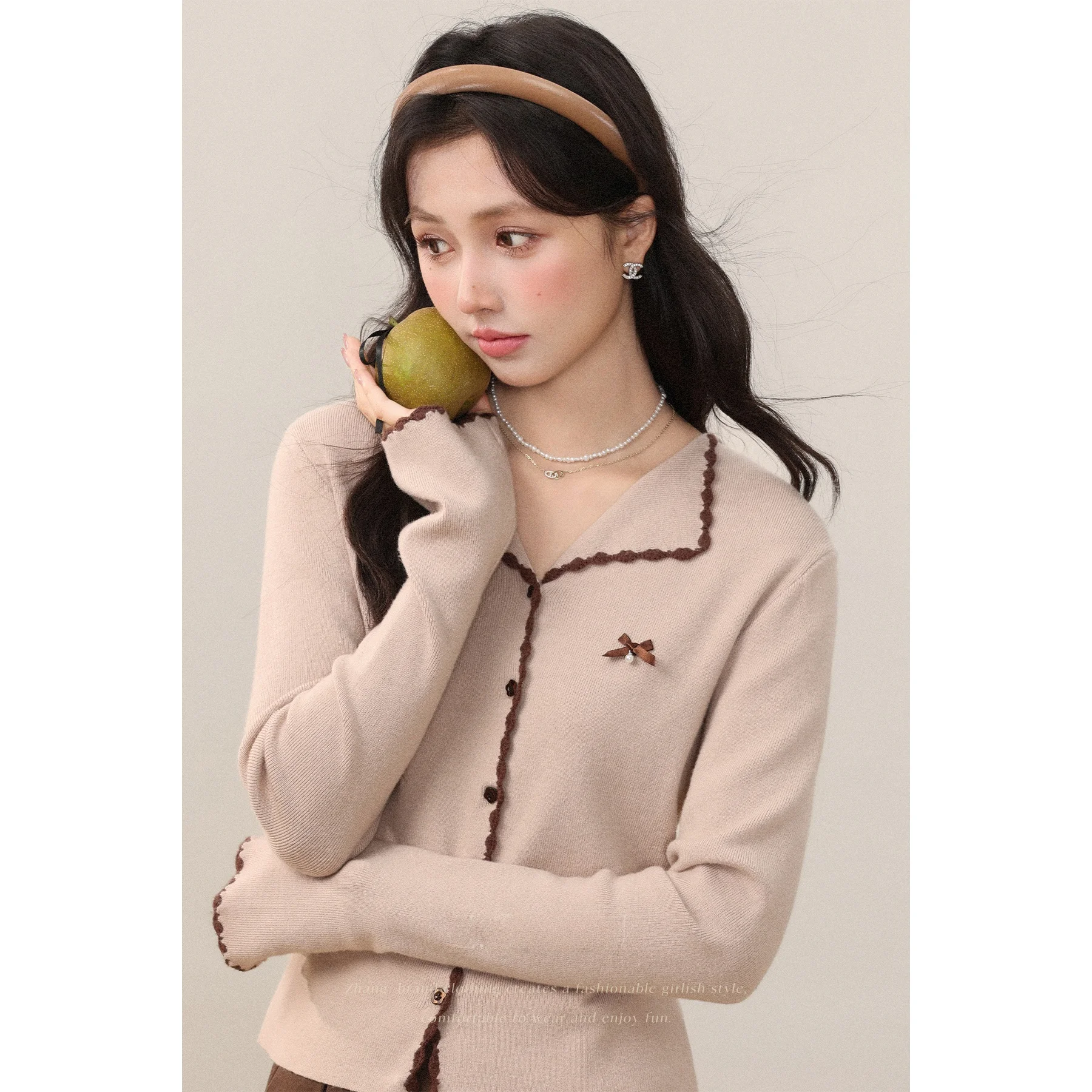 

Новый осенний кардиган 2025 года из трикотажа Sle Zhang Soda Oaeal, женский, с воротником-стойкой, тонкий, стройнящий, индивидуальный стиль