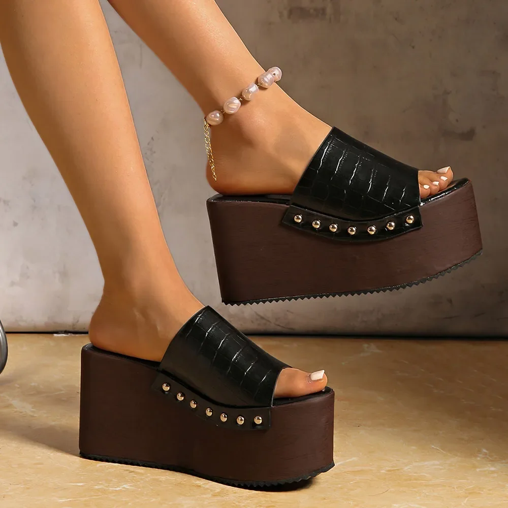 2025 Summer New Rivet Chunky Platform Wedges Women Mules Sandals Punk Thick Sole Slipper Sandals High Heels Sandales Femmes