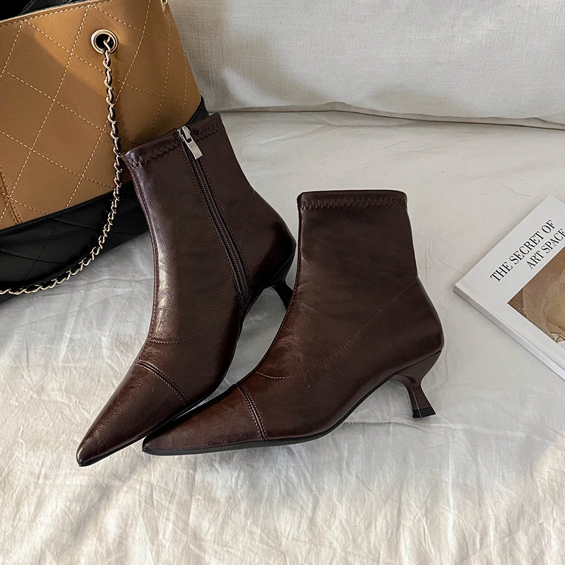 

Brand Designer 2025 Autumn New Classic Solid Color Womens Stiletto Chelsea Boots Daily Versatile One Foot Light Wear Short Boots