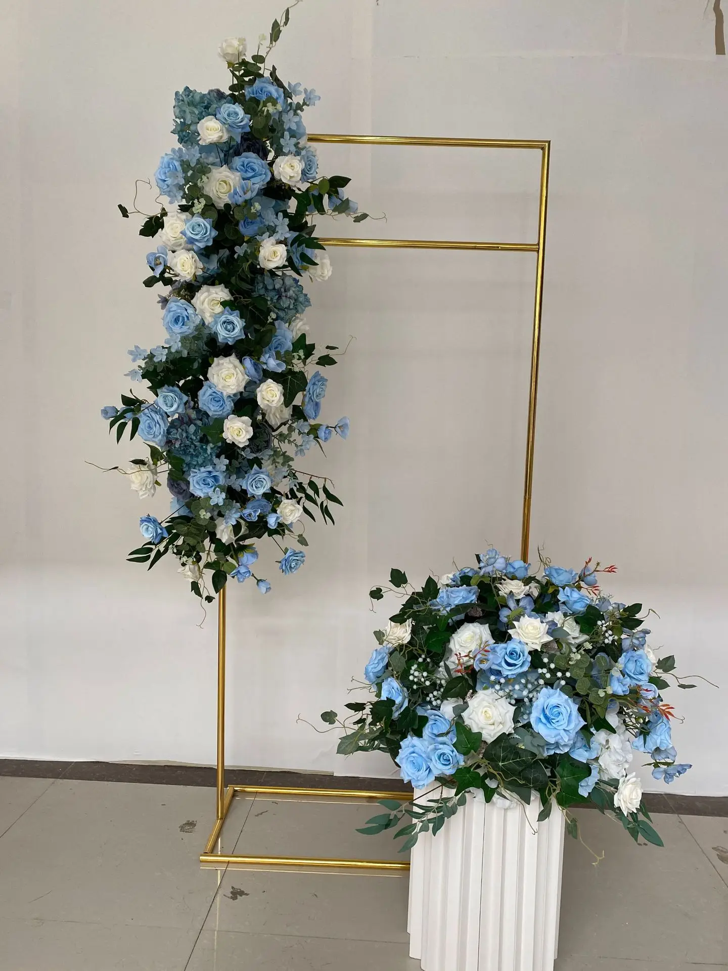 Großhandel Künstliche Blumenkugel Blumenreihe Eisenbogen Blumendekoration Hochzeitstisch Geometrischer Rahmen Kunstblumen Event-Zubehör – Detail 12