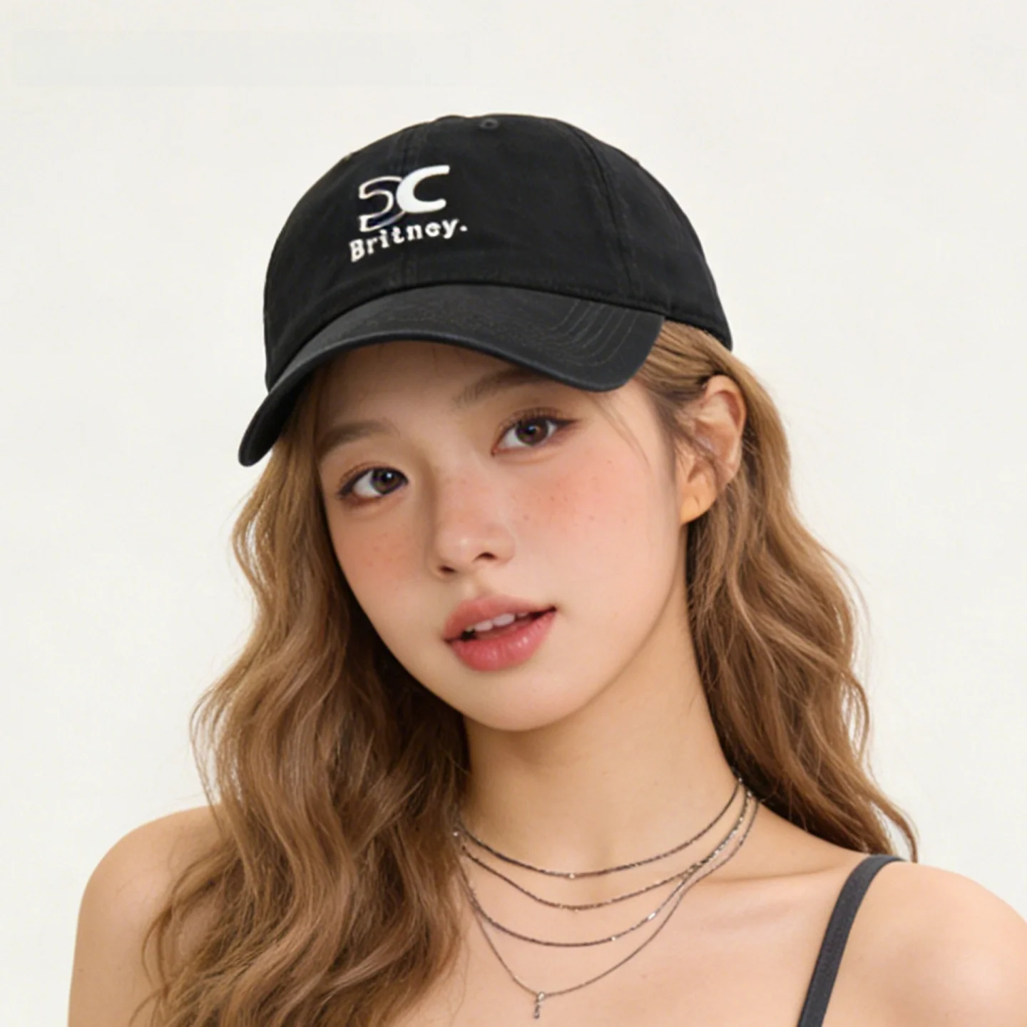 casquette-de-baseball-pour-femmes-tendance-et-polyvalente-avec-une-forme-ronde-une-sangle-reglable-un-tissu-en-fibre-de-polyester-doux-et-confortable-ideale-pour-un-usage-decontracte-et-les-activites-de-plein-air