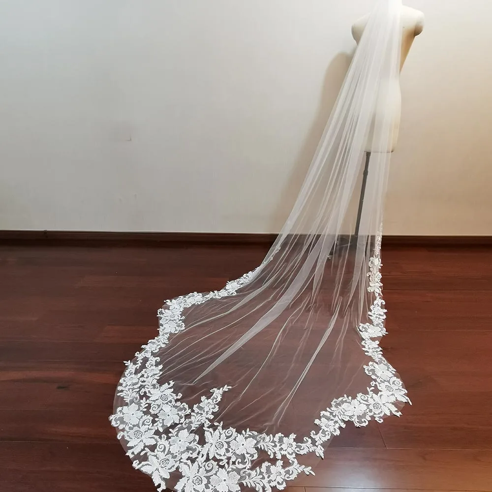 

Scallop Edge Lace Wedding Veil 3 Meters Long 1.5M Wide One Layer Bridal Veil with Comb Special Cut Veil for Bride