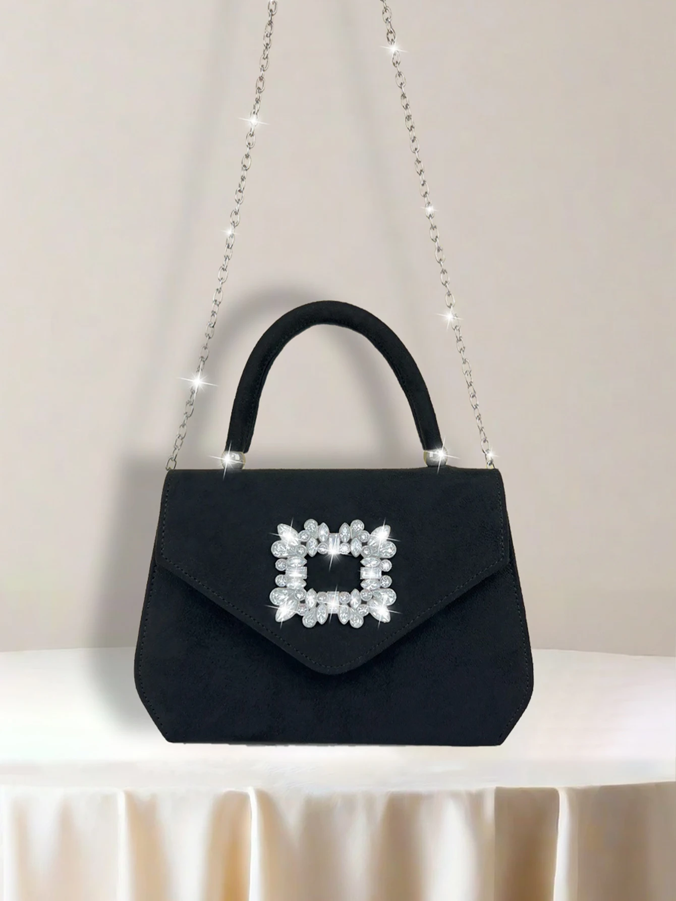 

Sparkling, fashionable and charming rhinestone clutch and evening bag, suitable for ladies party, wedding, dinner party bag.