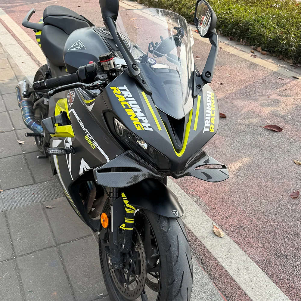 

For Triumph Daytona 660 carbon fibre WINGS Front spoiler Lower spoiler lower lip Motorcycle Fixed Spoiler stabilizer2024-2025