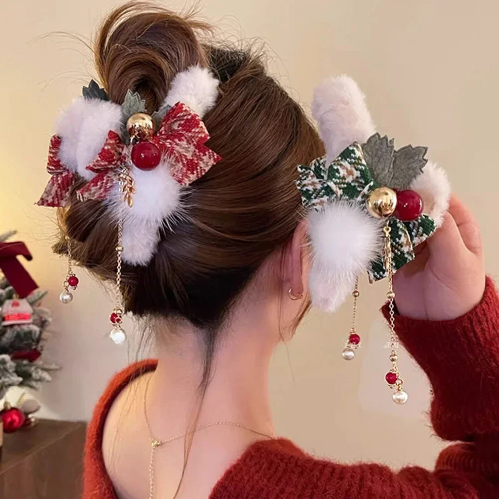 Christmas Plush Hair Clip for Women Elegant Winter Bow Hairpins Faux Fur Hair Claw Clips Girls Christmas Party Hair Accessories