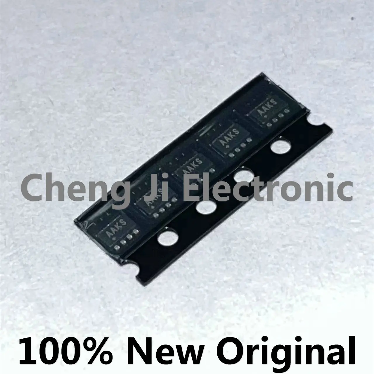 

10/20PCS/LOT MAX3373EEKA+T、code AAKS、SOT23-8、Voltage level conversion chip
