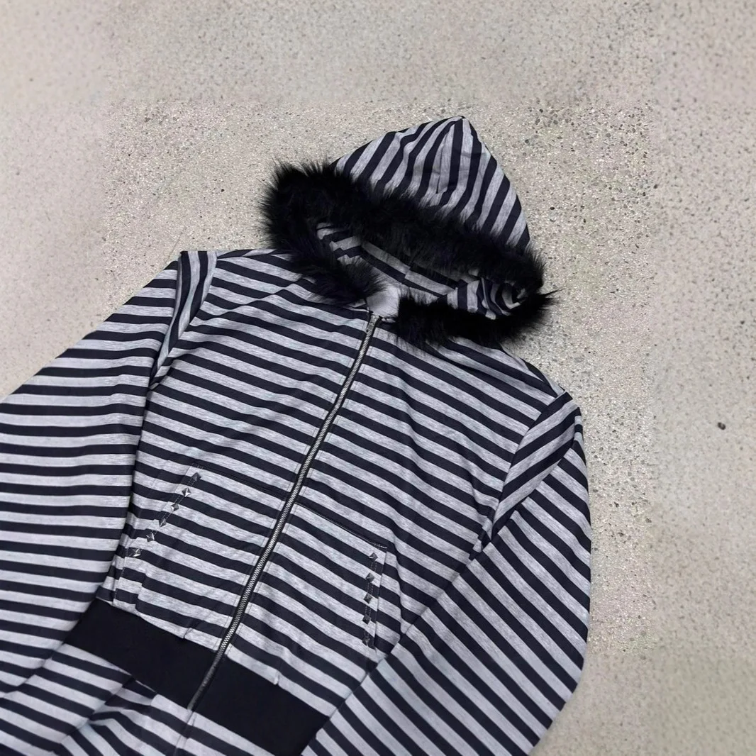 秋と冬のアメリカンストリートファッションカジュアルクラシックストライプルーズで暖かいファーカラーカーディガンジッパーフード付きセーター女性