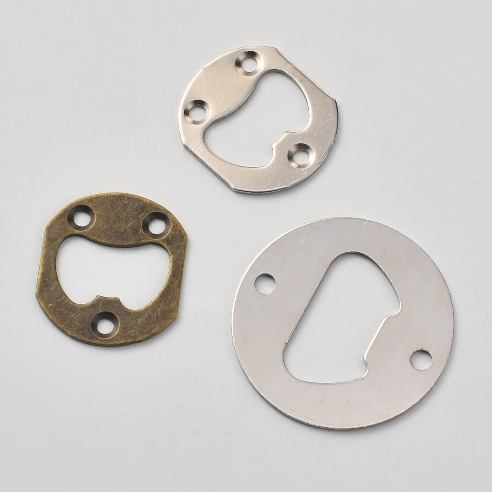 Simple and refined nickel-plated beer bottle opener Round opener Beer opener Accessories Iron material Diameter 43mm