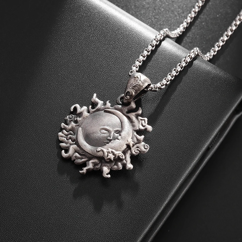 Retro Punk Sun Hugging Moon Round Pendant Necklace Suitable for Men and Women Fashion Trend Couples Commemorative Jewelry Gifts