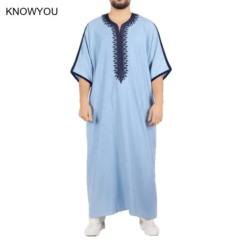 Musulmano Thobe Moda Abaya Stripe Ricamato Jubba Thobe Arabo Abbigliamento islamico Stile marocchino Abito lungo da uomo musulmano
